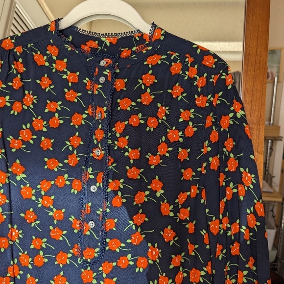 💕 3/$15 J Crew Blouse Floral Collarless Button Up - Picture 2 of 7